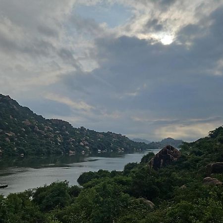 The King On The Rocks Resort Hampi Buitenkant foto