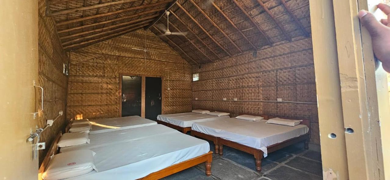 The King On The Rocks Resort Hampi Buitenkant foto