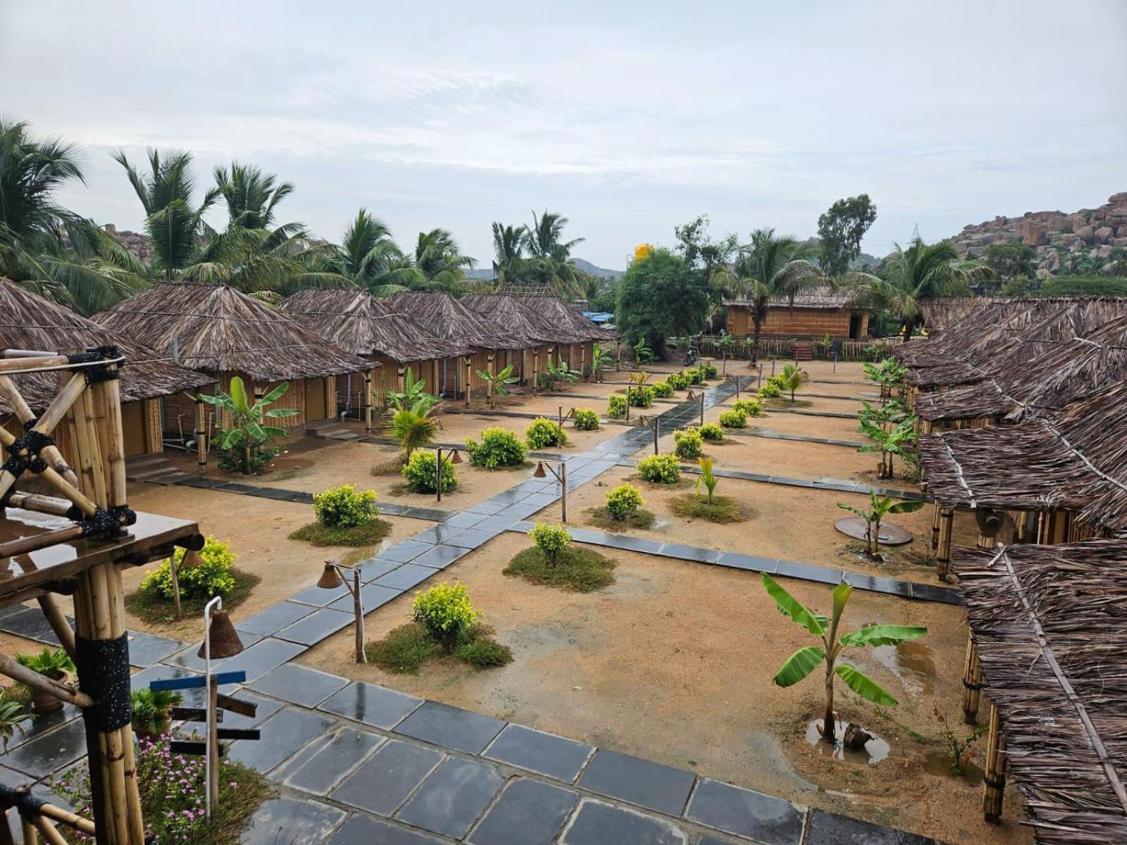 The King On The Rocks Resort Hampi Buitenkant foto