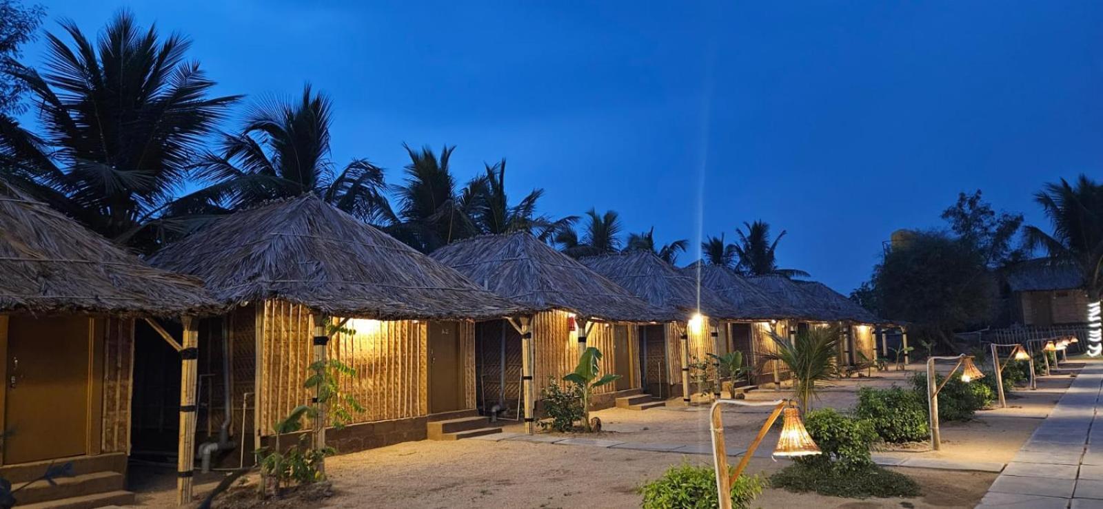 The King On The Rocks Resort Hampi Buitenkant foto