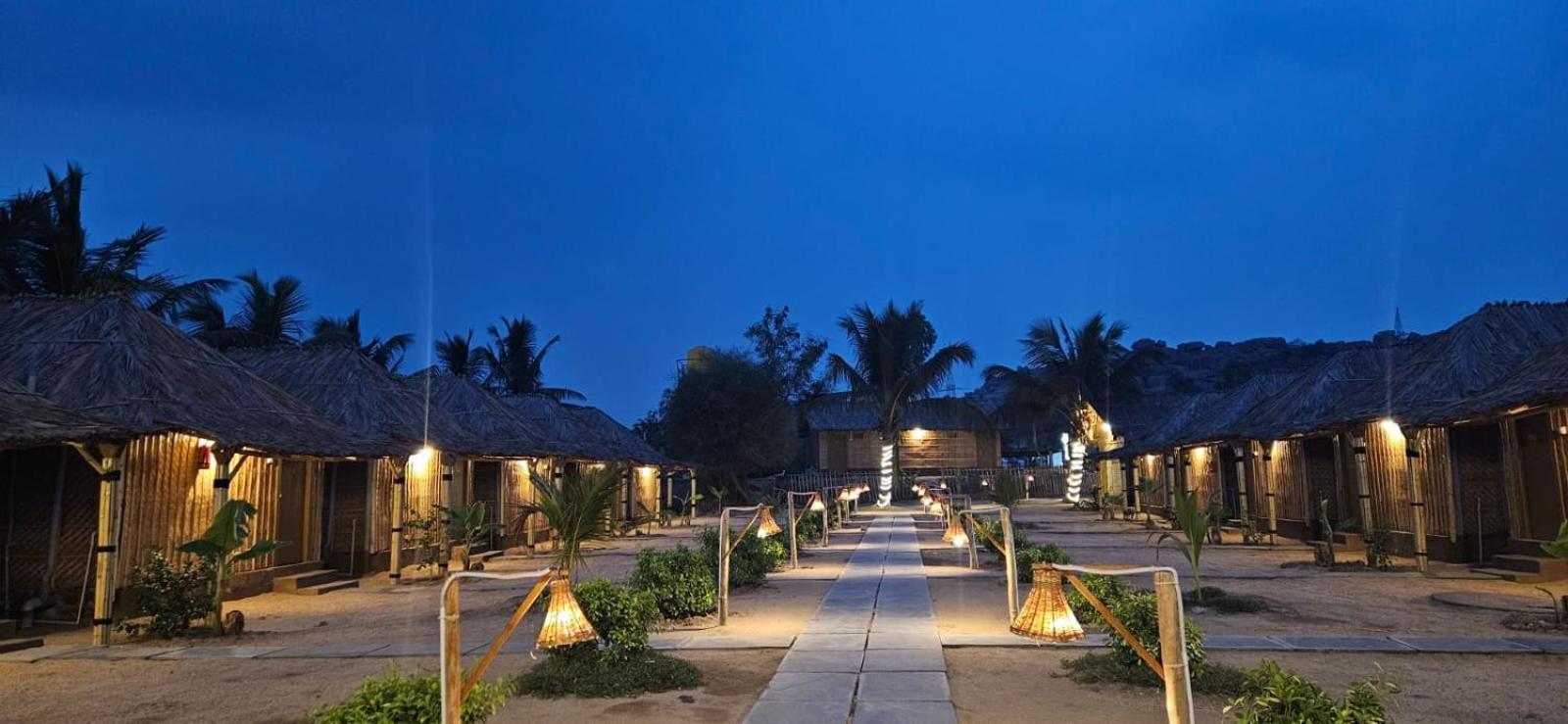 The King On The Rocks Resort Hampi Buitenkant foto