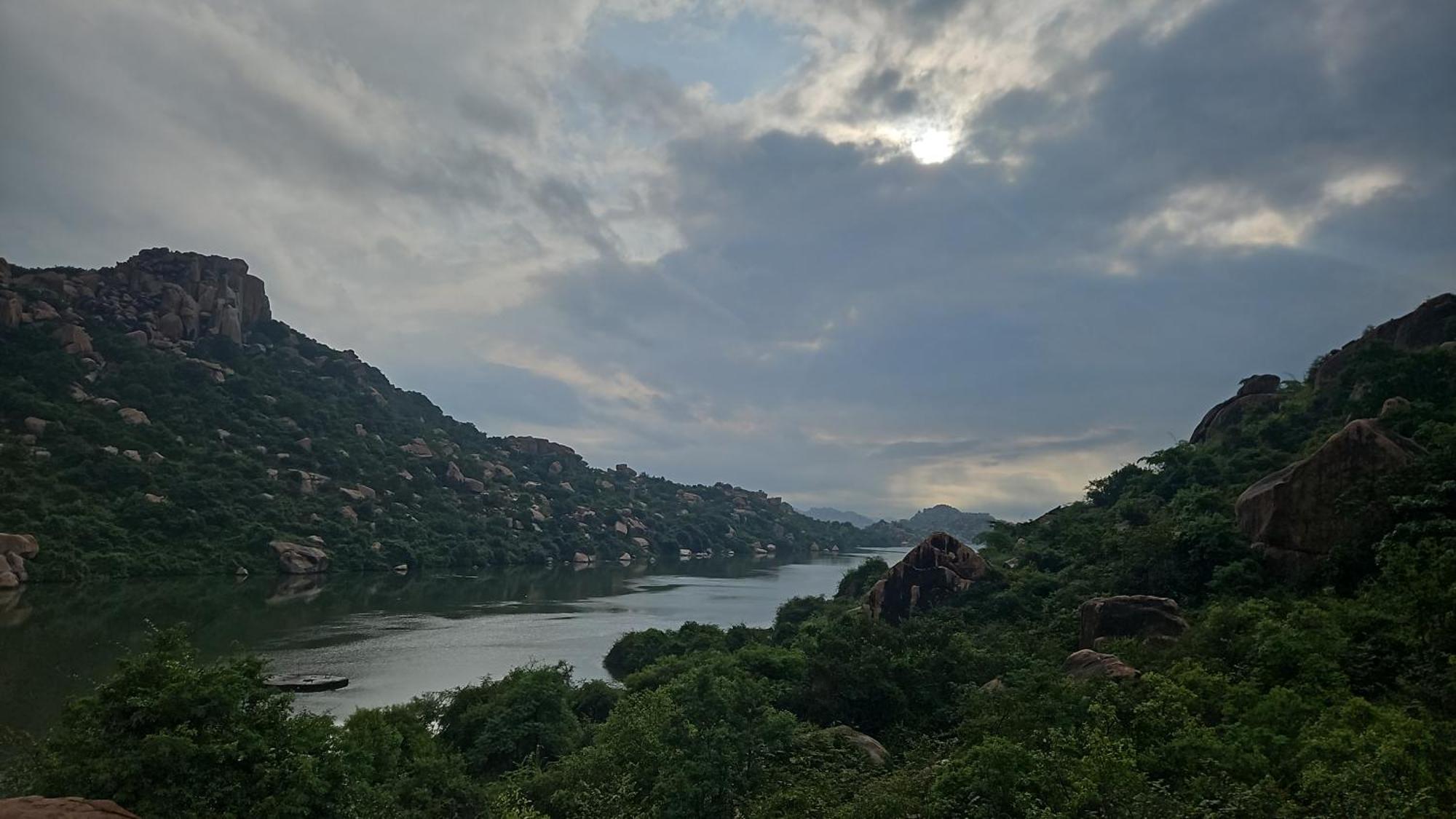 The King On The Rocks Resort Hampi Buitenkant foto